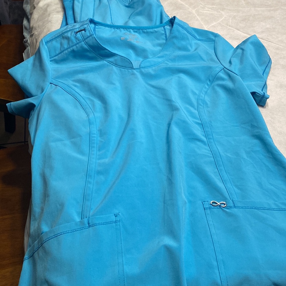 Infinity Scrub Set. Size Medium-Tall. Light blue color